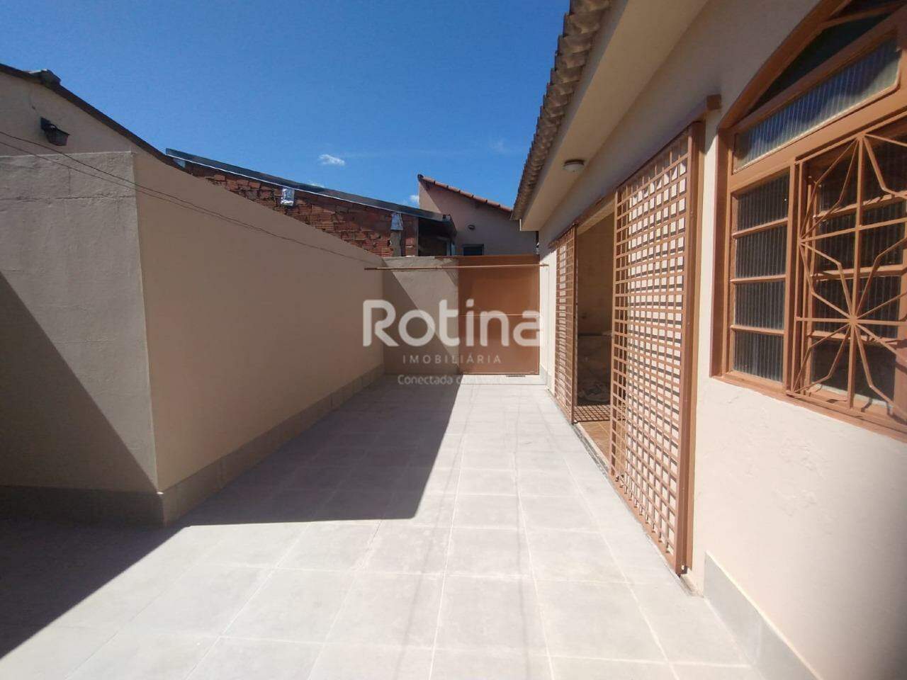 Casa para alugar, 3 quartos em Uberlândia no bairro Presidente Roosevelt no valor de R$ 2.200,00 - Rotina Imobiliária: 