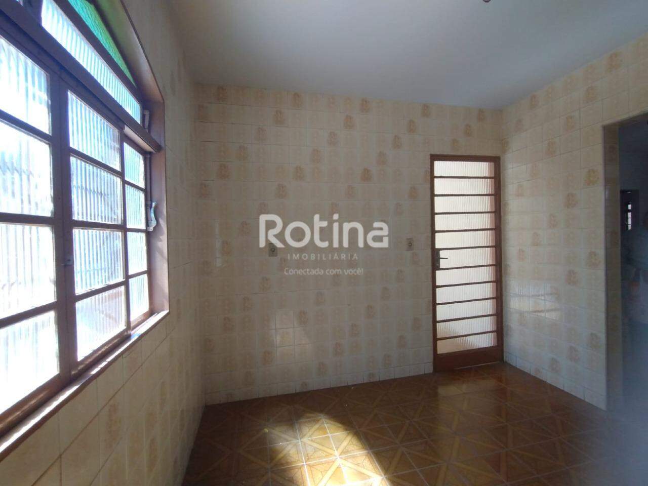 Casa para alugar, 3 quartos em Uberlândia no bairro Presidente Roosevelt no valor de R$ 2.200,00 - Rotina Imobiliária: 