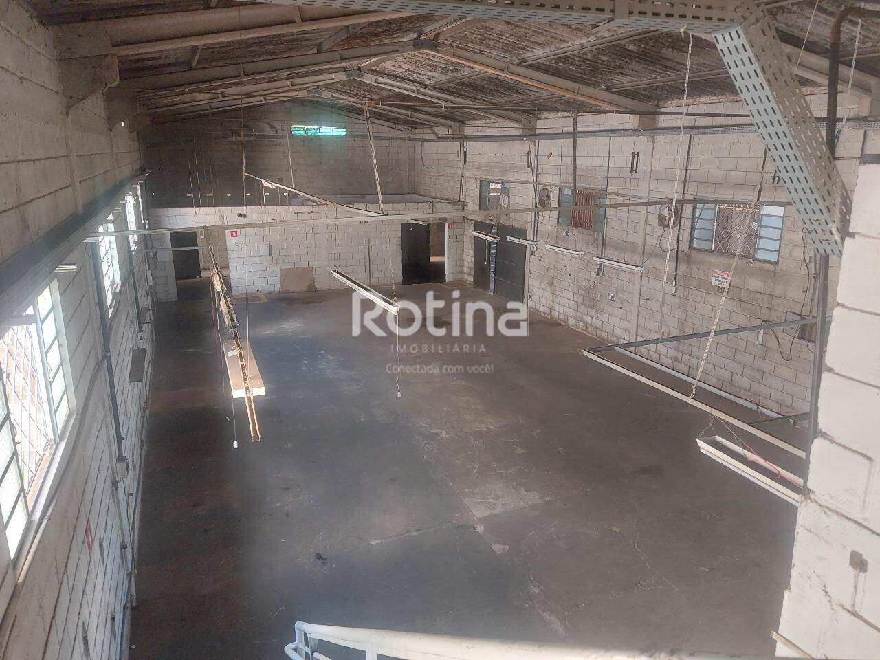 Galpão para alugar, em Uberlândia no bairro Segismundo Pereira no valor de R$ 7.000,00 - Rotina Imobiliária: 