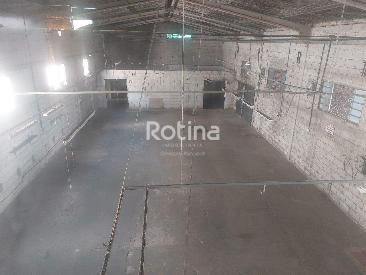 Galpão para alugar, em Uberlândia no bairro Segismundo Pereira no valor de R$ 7.000,00 - Rotina Imobiliária: 