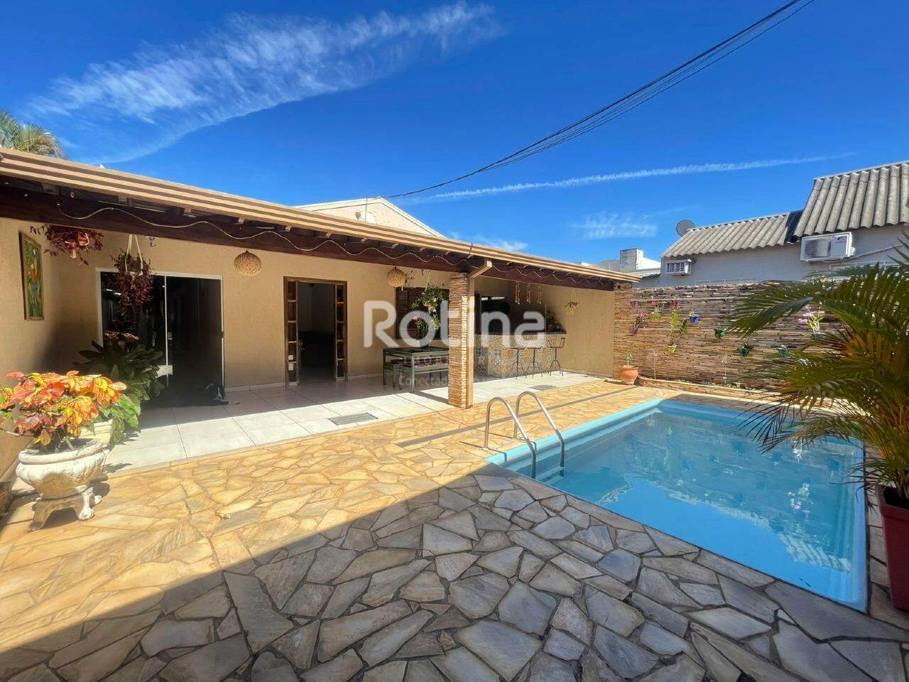 Casa à venda, 5 quartos em Uberlândia no bairro Nossa Senhora Aparecida no valor de R$ 1.200.000,00 - Rotina Imobiliária: 