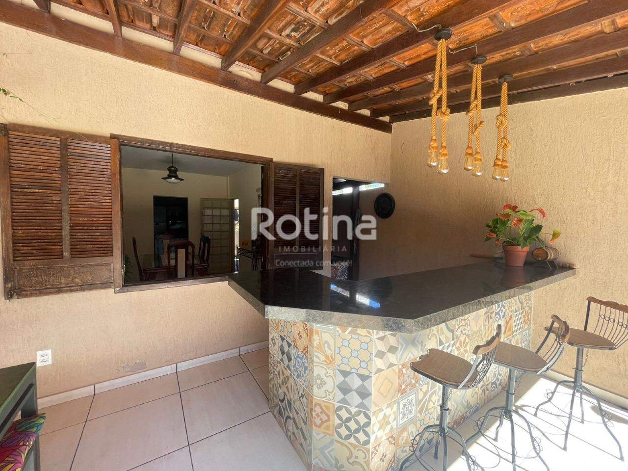 Casa à venda, 5 quartos em Uberlândia no bairro Nossa Senhora Aparecida no valor de R$ 1.200.000,00 - Rotina Imobiliária: 