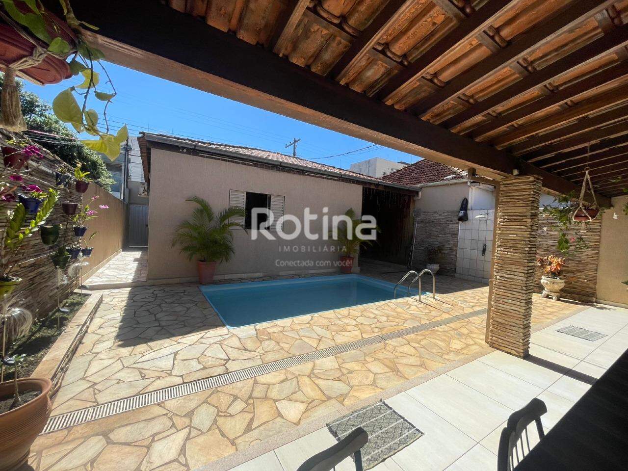 Casa à venda, 5 quartos em Uberlândia no bairro Nossa Senhora Aparecida no valor de R$ 1.200.000,00 - Rotina Imobiliária: 