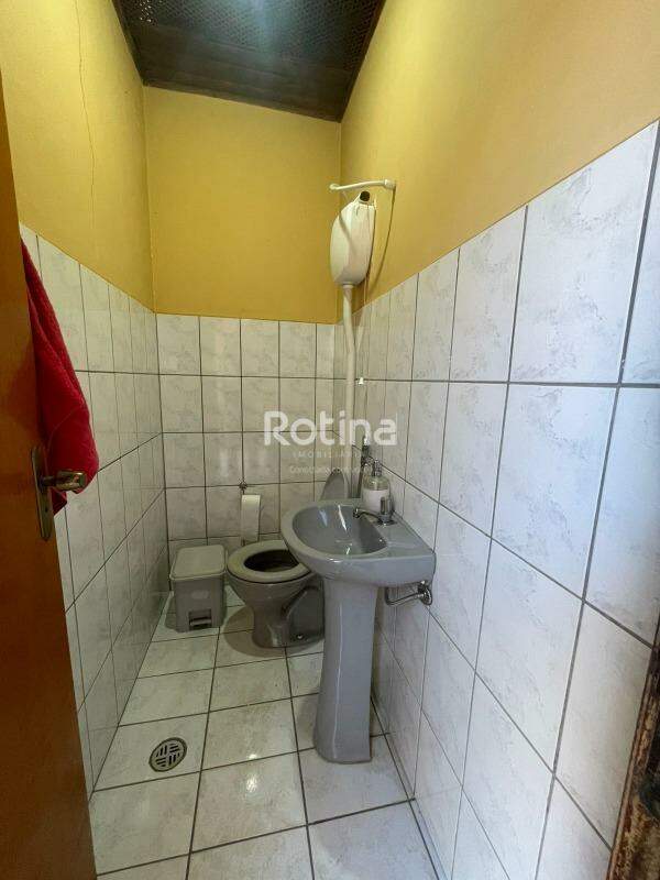 Casa à venda, 5 quartos em Uberlândia no bairro Nossa Senhora Aparecida no valor de R$ 1.200.000,00 - Rotina Imobiliária: 
