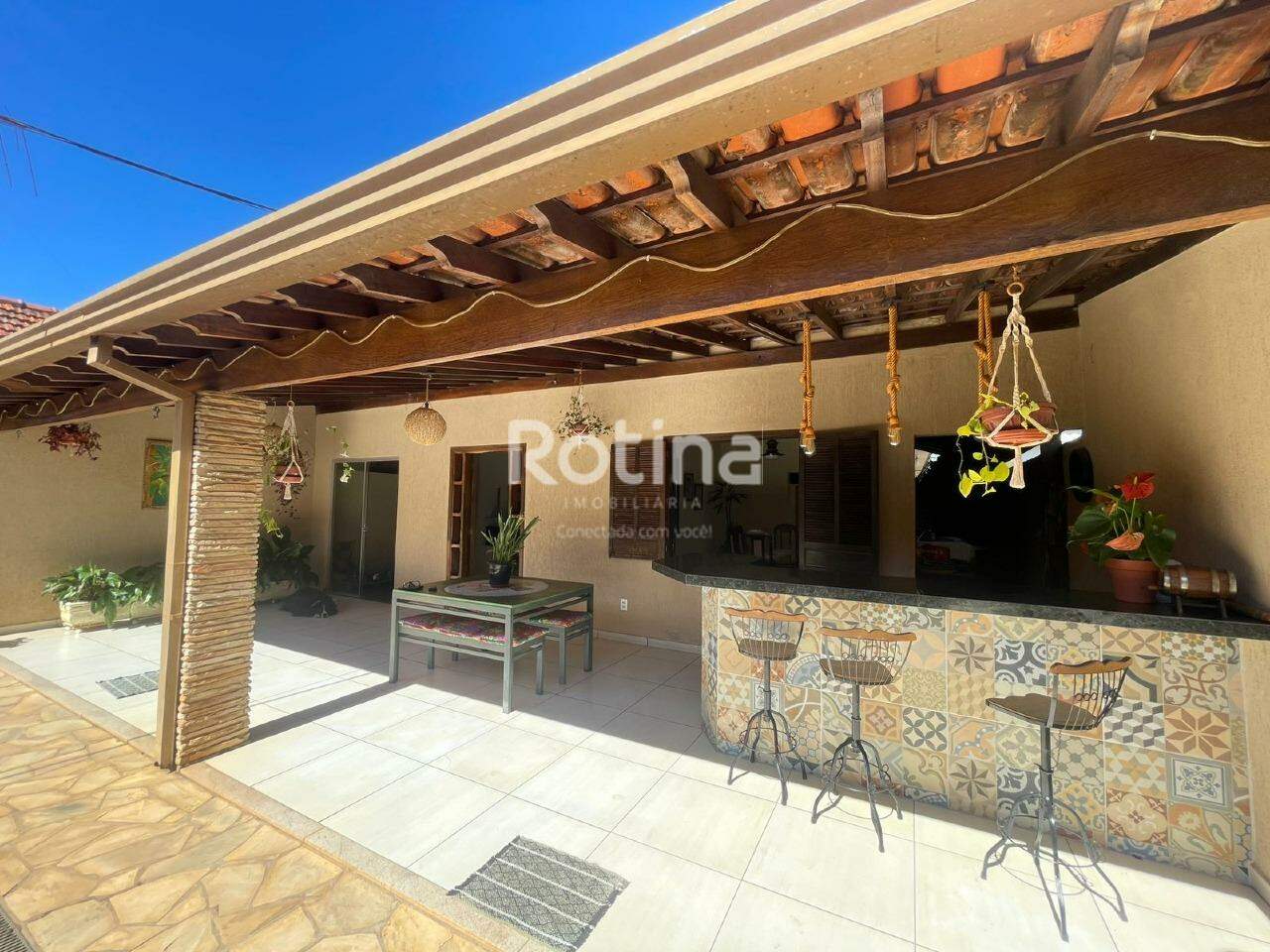 Casa à venda, 5 quartos em Uberlândia no bairro Nossa Senhora Aparecida no valor de R$ 1.200.000,00 - Rotina Imobiliária: 