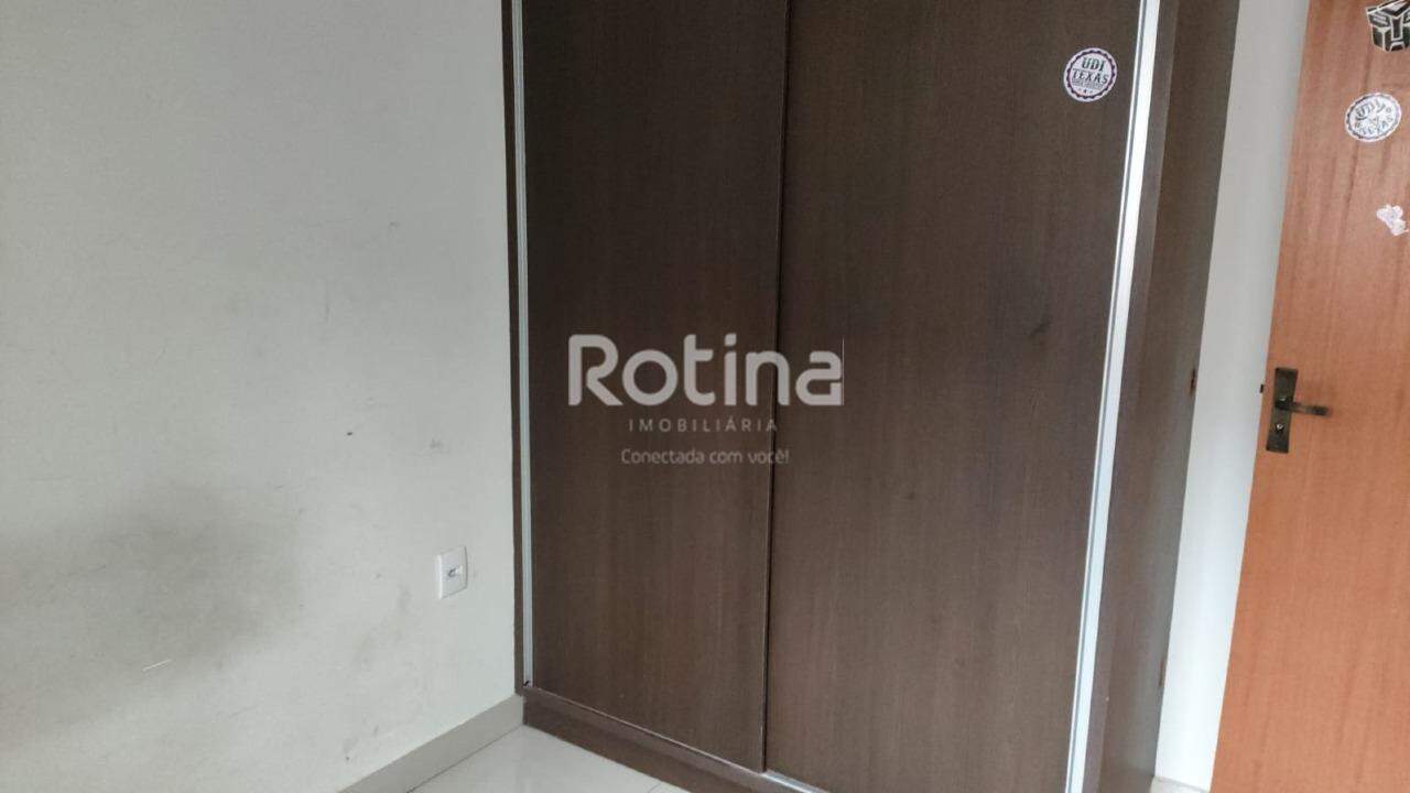Casa para alugar, 3 quartos em Uberlândia no bairro Granada no valor de R$ 2.200,00 - Rotina Imobiliária: 