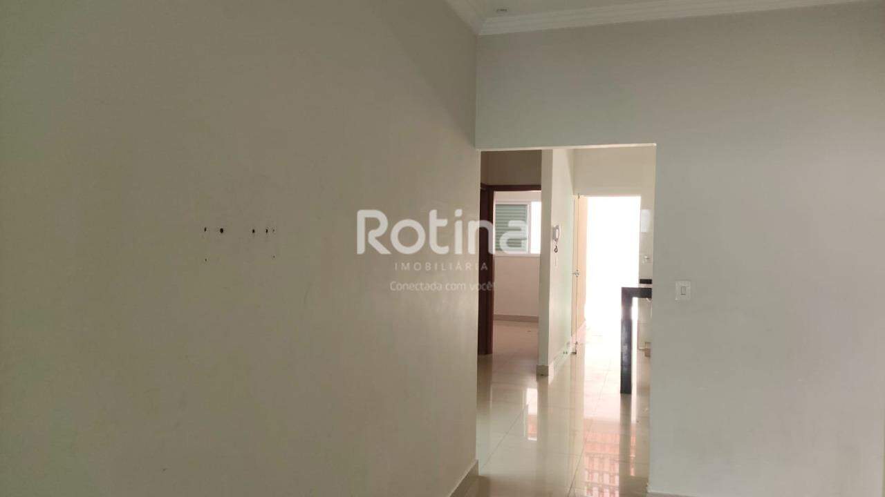 Casa para alugar, 3 quartos em Uberlândia no bairro Granada no valor de R$ 2.200,00 - Rotina Imobiliária: 