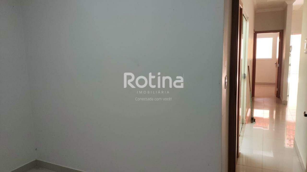 Casa para alugar, 3 quartos em Uberlândia no bairro Granada no valor de R$ 2.200,00 - Rotina Imobiliária: 