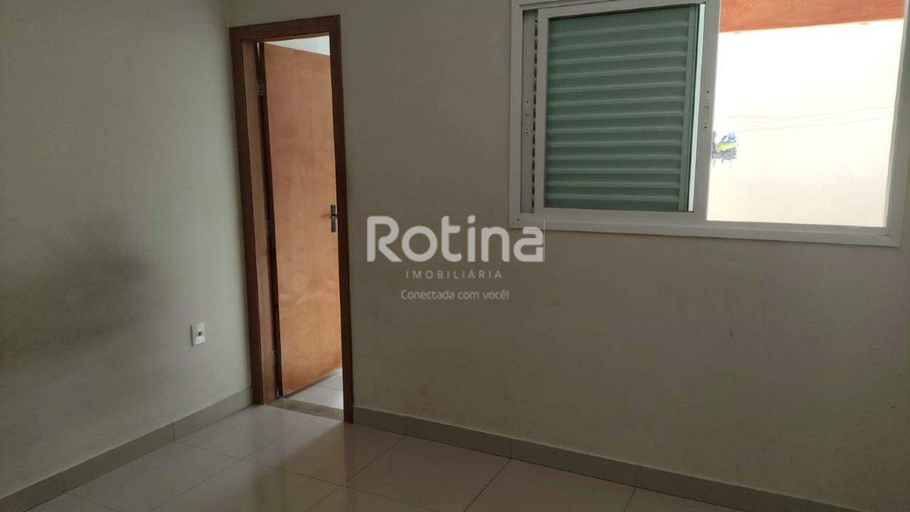 Casa para alugar, 3 quartos em Uberlândia no bairro Granada no valor de R$ 2.200,00 - Rotina Imobiliária: 