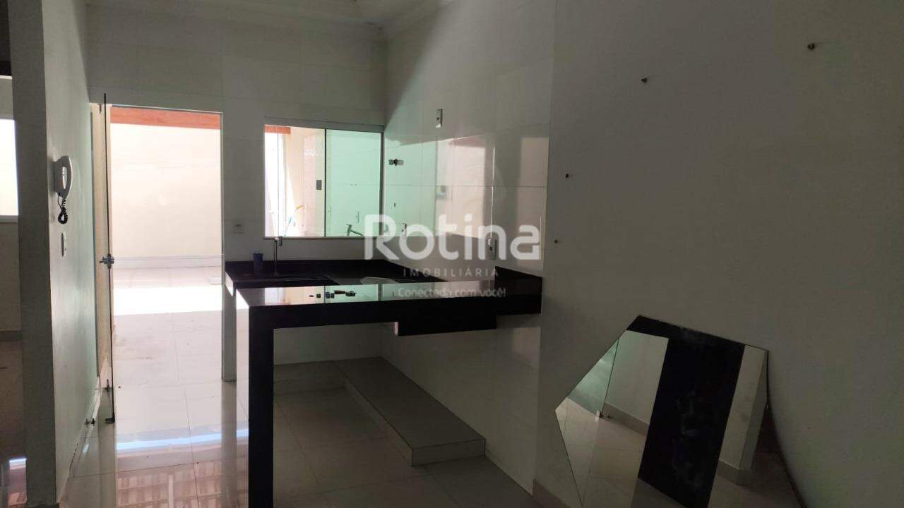 Casa para alugar, 3 quartos em Uberlândia no bairro Granada no valor de R$ 2.200,00 - Rotina Imobiliária: 