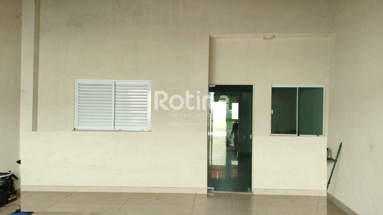 Casa para alugar, 3 quartos em Uberlândia no bairro Granada no valor de R$ 2.200,00 - Rotina Imobiliária: 