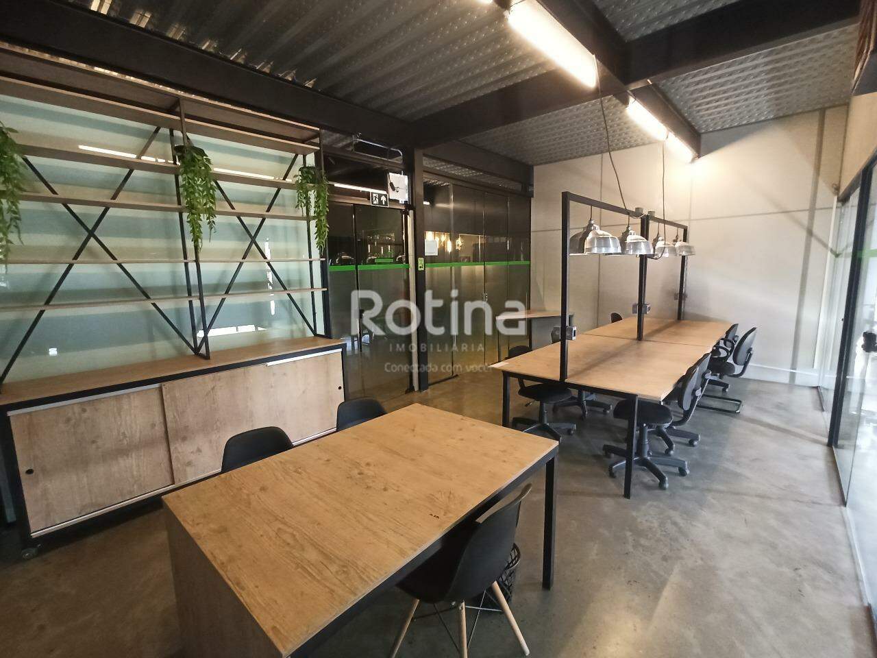 Sala para alugar, em Uberlândia no bairro Centro no valor de R$ 3.000,00 - Rotina Imobiliária: 
