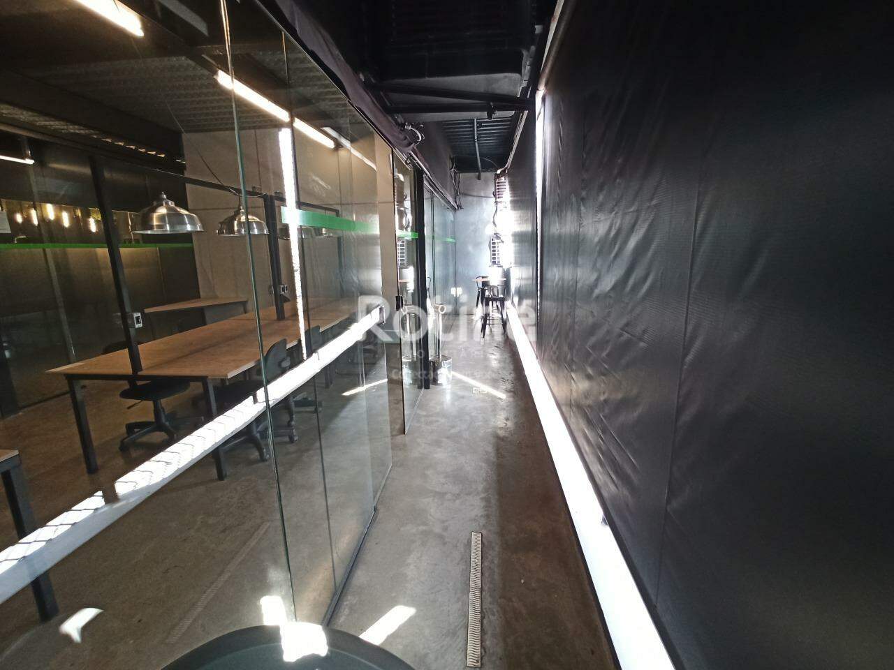 Sala para alugar, em Uberlândia no bairro Centro no valor de R$ 3.000,00 - Rotina Imobiliária: 