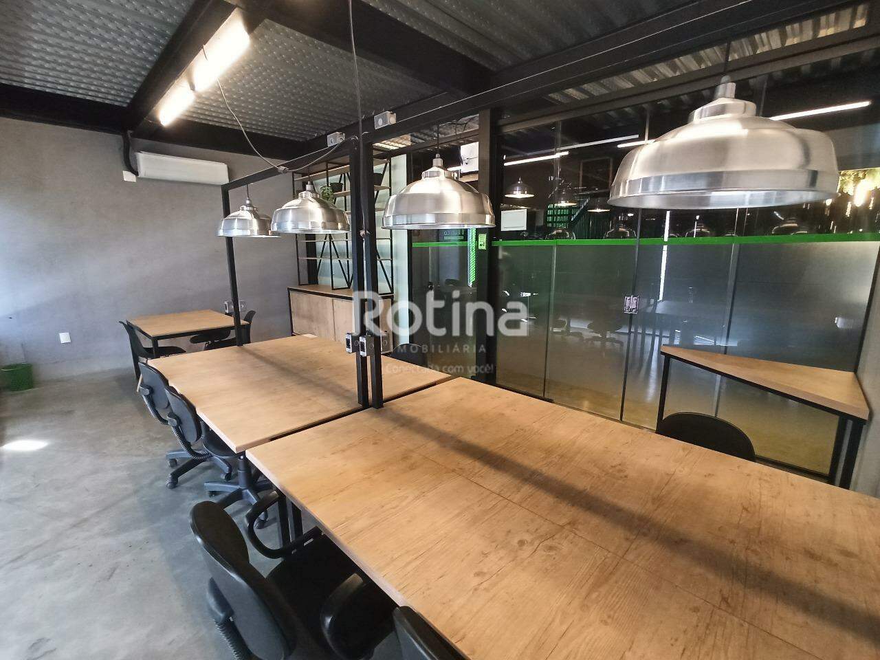 Sala para alugar, em Uberlândia no bairro Centro no valor de R$ 3.000,00 - Rotina Imobiliária: 