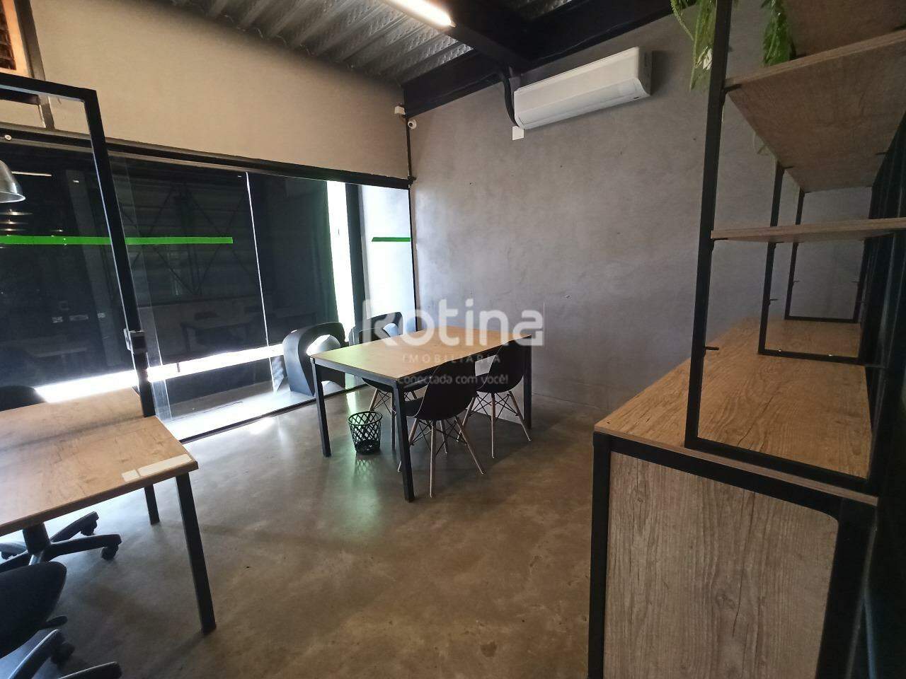 Sala para alugar, em Uberlândia no bairro Centro no valor de R$ 3.000,00 - Rotina Imobiliária: 
