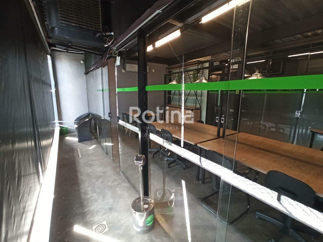 Sala para alugar, em Uberlândia no bairro Centro no valor de R$ 3.000,00 - Rotina Imobiliária: 