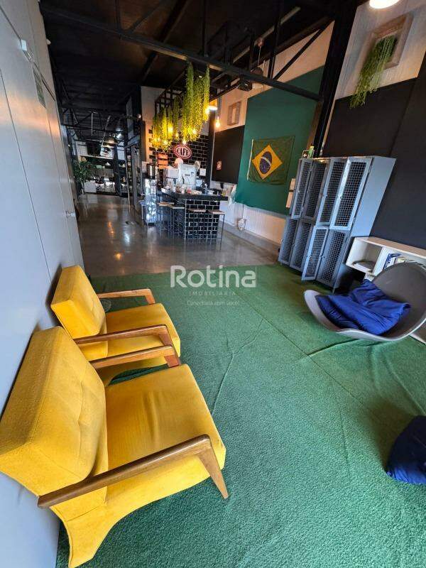 Sala para alugar, em Uberlândia no bairro Centro no valor de R$ 2.500,00 - Rotina Imobiliária: 