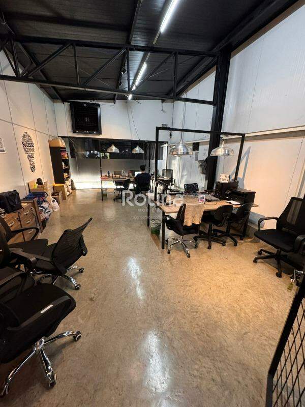 Sala para alugar, em Uberlândia no bairro Centro no valor de R$ 2.500,00 - Rotina Imobiliária: 