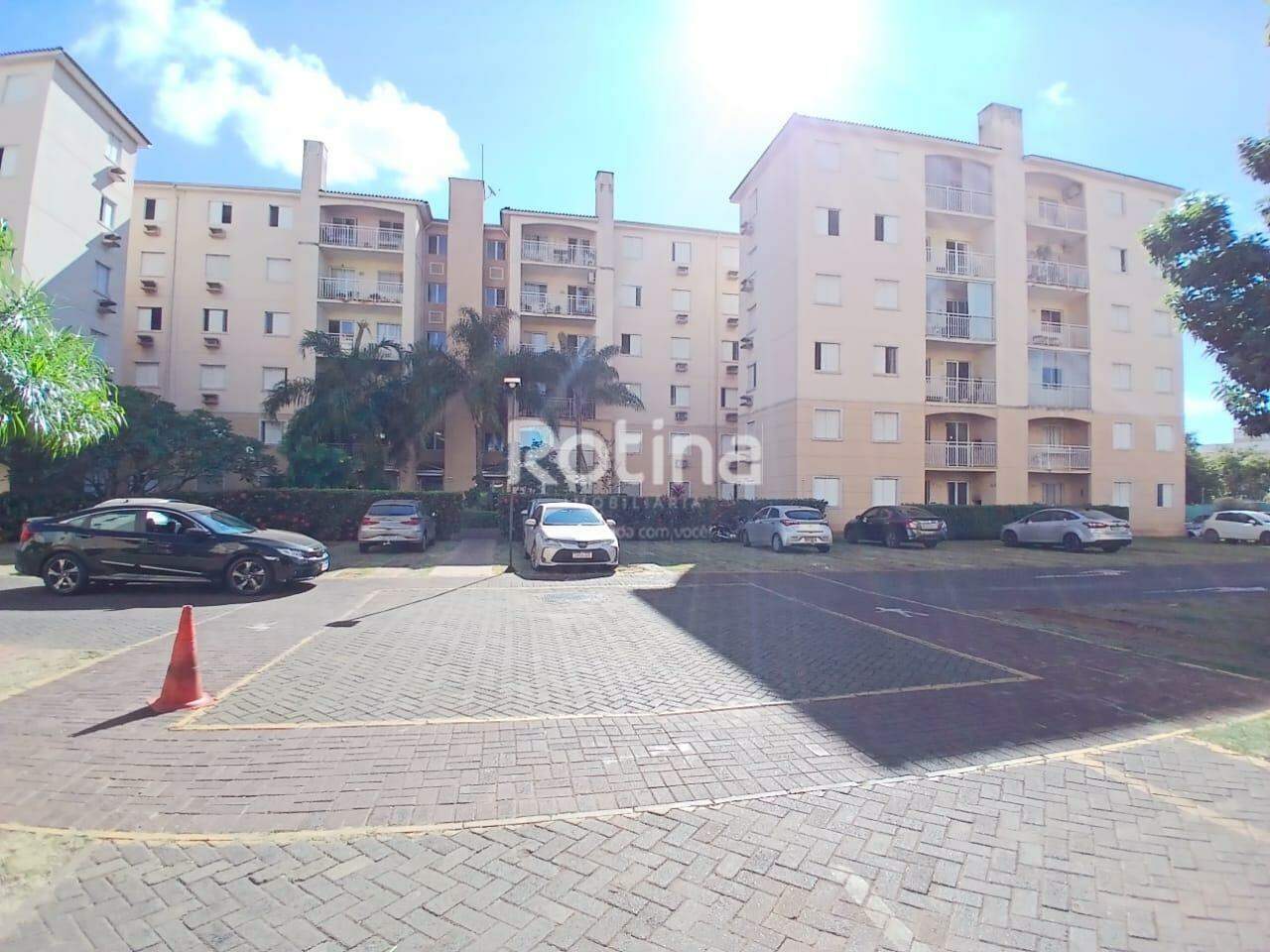 Apartamento à venda, 3 quartos em Uberlândia no bairro Santa Mônica no valor de R$ 400.000,00 - Rotina Imobiliária: 