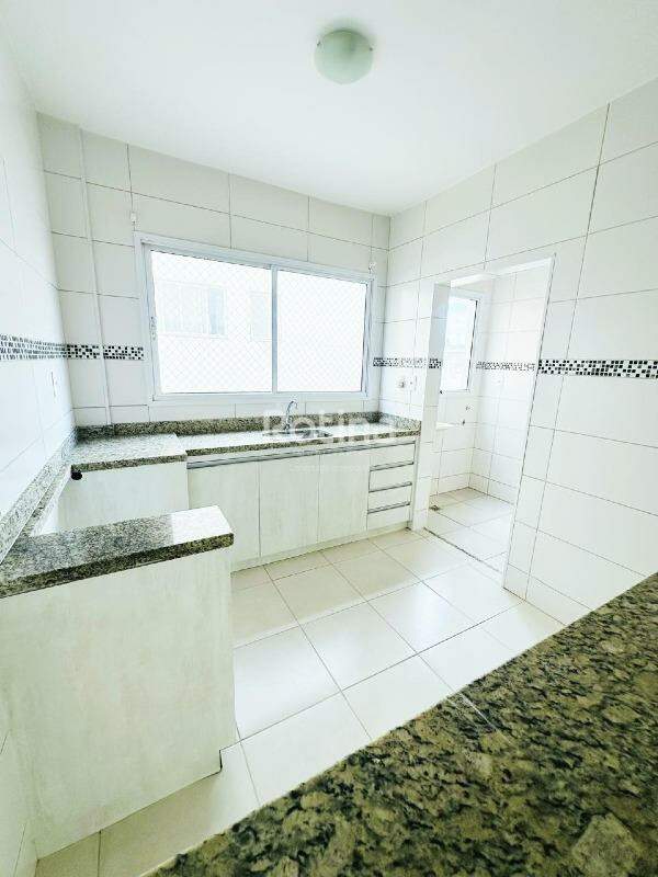 Apartamento à venda, 2 quartos em Uberlândia no bairro Segismundo Pereira no valor de R$ 280.000,00 - Rotina Imobiliária: 