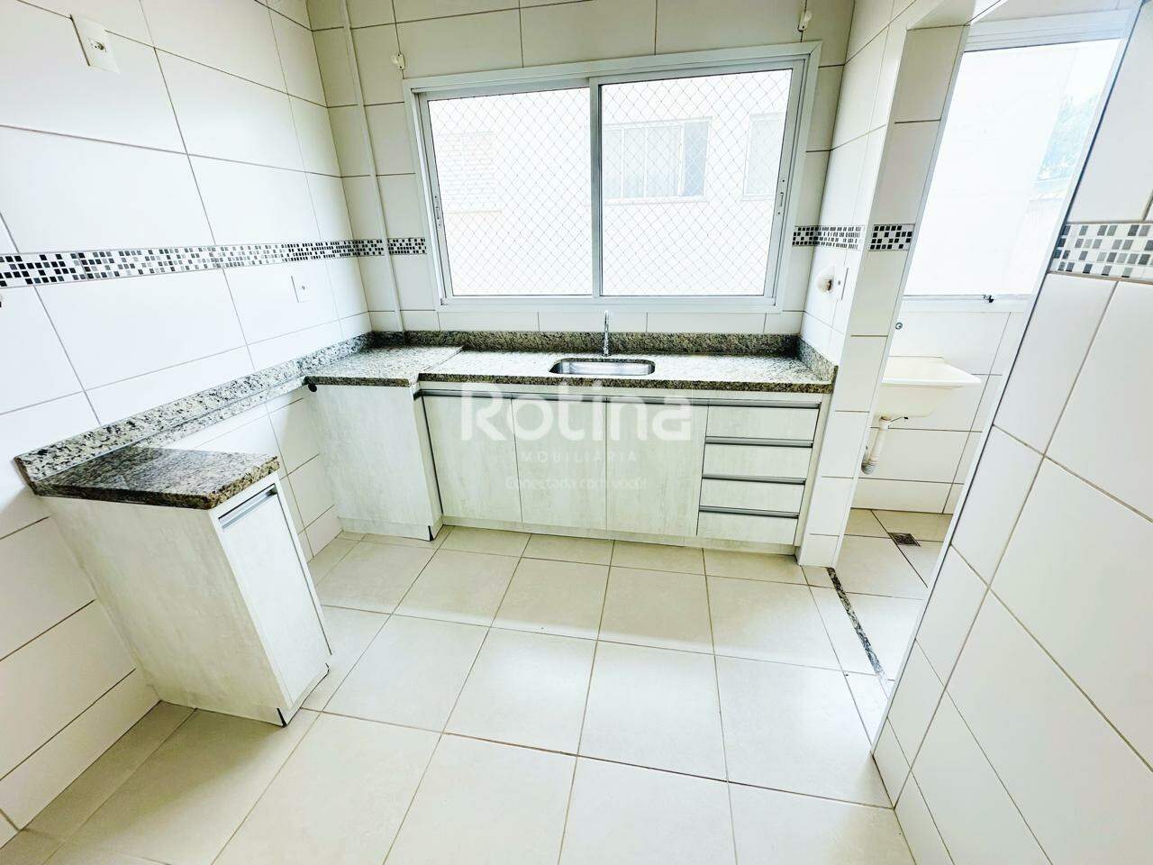 Apartamento à venda, 2 quartos em Uberlândia no bairro Segismundo Pereira no valor de R$ 280.000,00 - Rotina Imobiliária: 