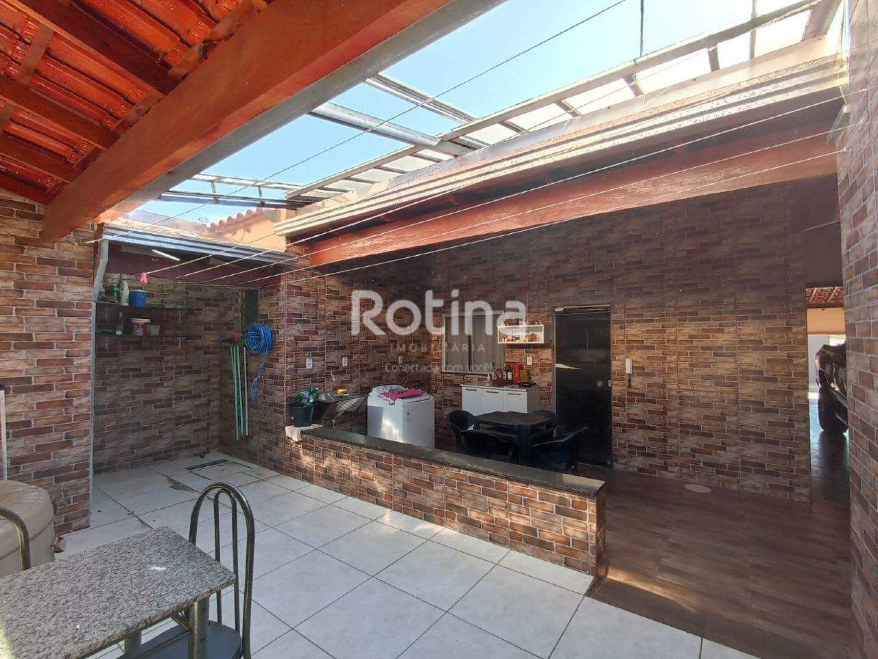 Casa à venda, 4 quartos em Uberlândia no bairro Guarani no valor de R$ 450.000,00 - Rotina Imobiliária: 