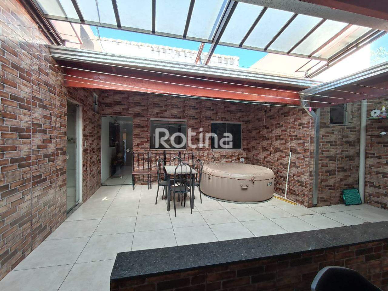 Casa à venda, 4 quartos em Uberlândia no bairro Guarani no valor de R$ 450.000,00 - Rotina Imobiliária: 