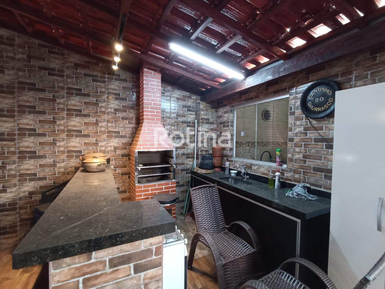 Casa à venda, 4 quartos em Uberlândia no bairro Guarani no valor de R$ 450.000,00 - Rotina Imobiliária: 