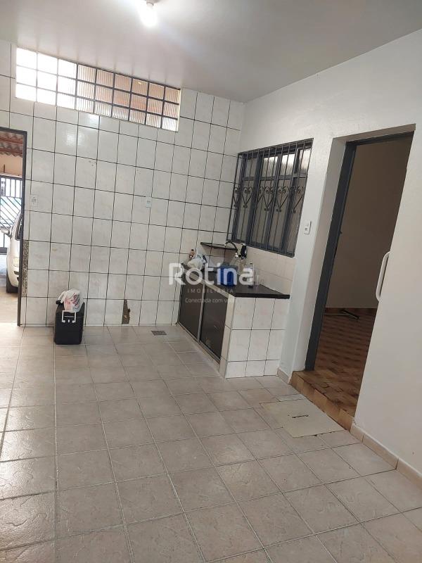 Casa para alugar, 3 quartos em Uberlândia no bairro Brasil no valor de R$ 2.500,00 - Rotina Imobiliária: 