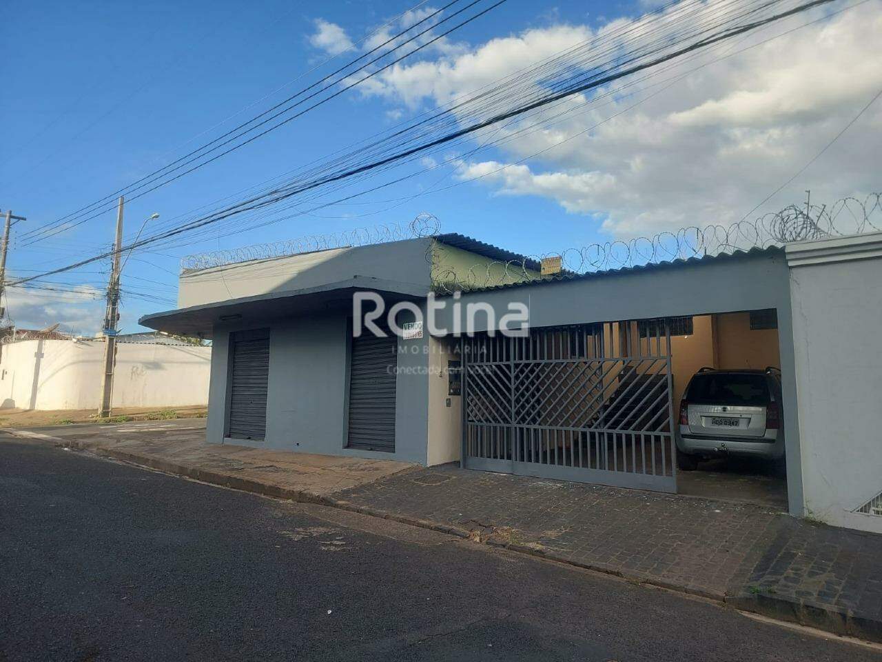 Casa para alugar, 3 quartos em Uberlândia no bairro Brasil no valor de R$ 2.500,00 - Rotina Imobiliária: 