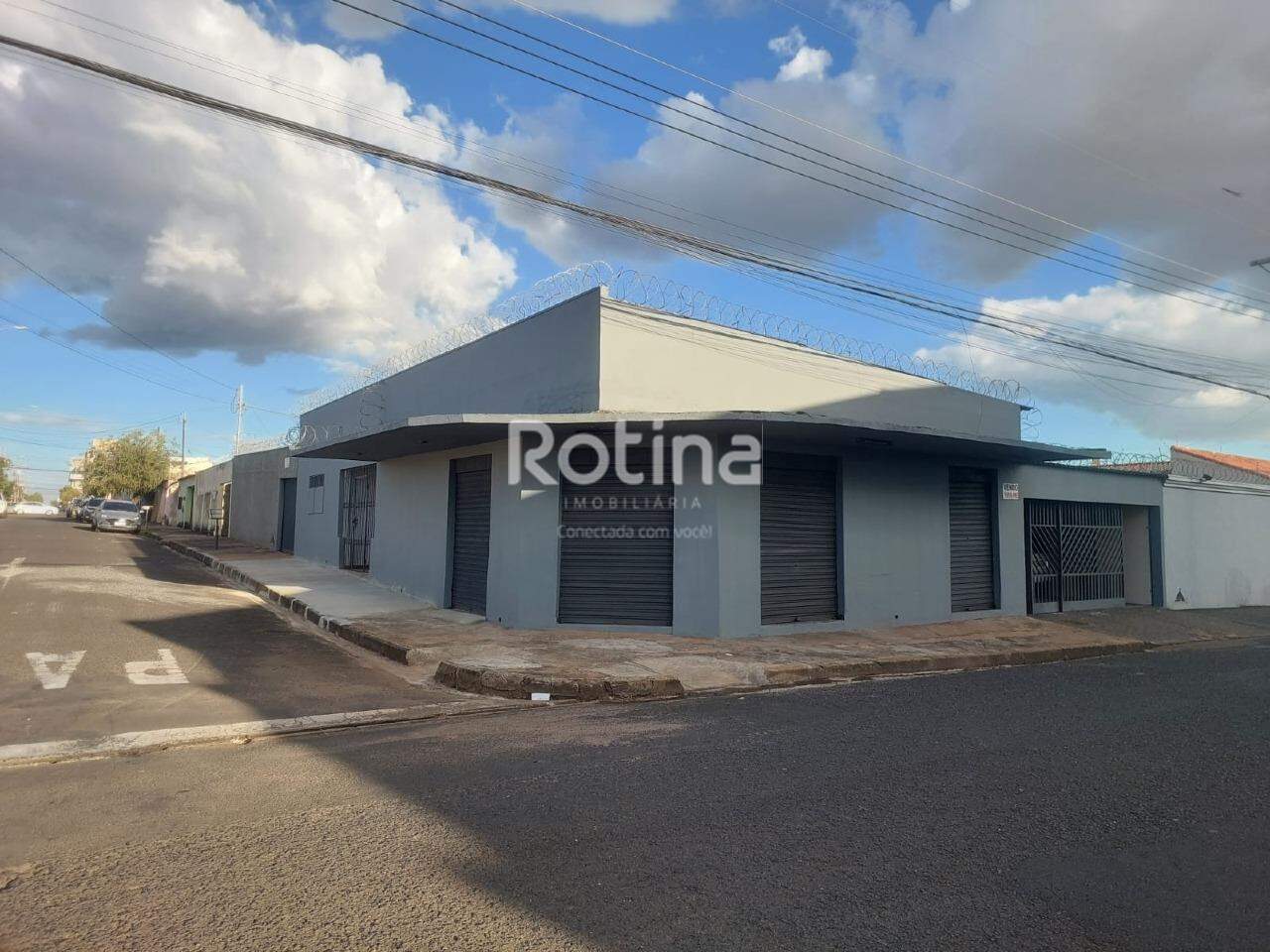 Casa para alugar, 3 quartos em Uberlândia no bairro Brasil no valor de R$ 2.500,00 - Rotina Imobiliária: 
