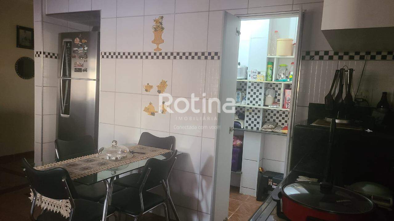 Casa à venda, 5 quartos em Uberlândia no bairro Granada no valor de R$ 1.150.000,00 - Rotina Imobiliária: 