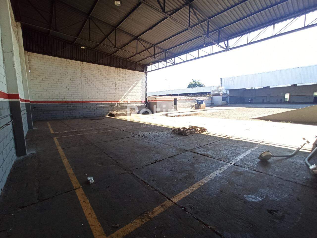 Galpão para alugar, em Uberlândia no bairro Marta Helena no valor de R$ 24.000,00 - Rotina Imobiliária: 