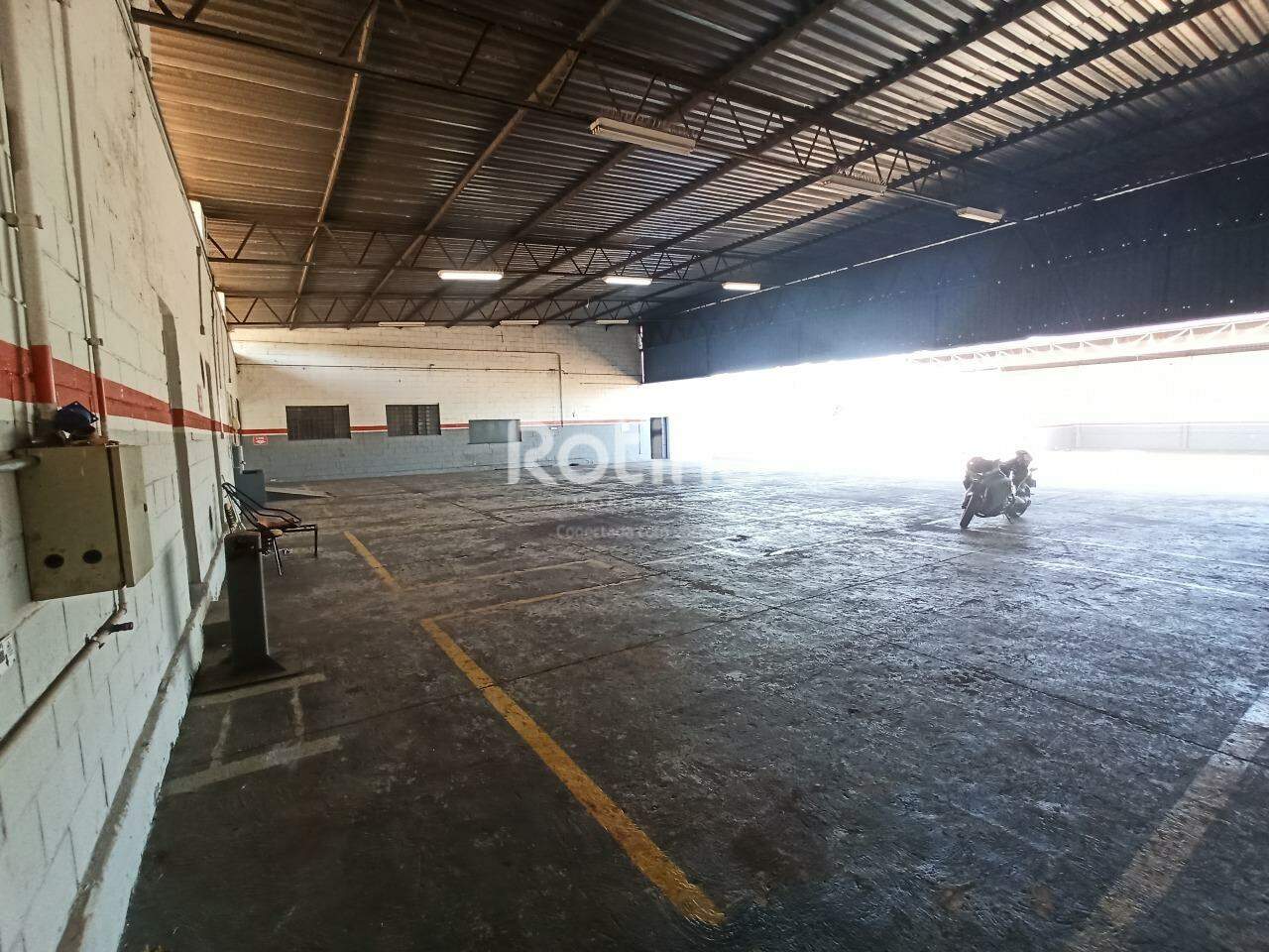Galpão para alugar, em Uberlândia no bairro Marta Helena no valor de R$ 24.000,00 - Rotina Imobiliária: 