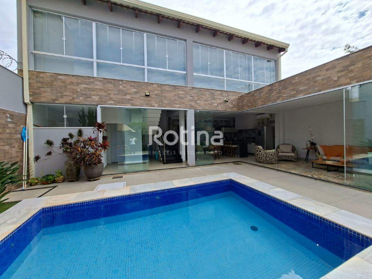 Casa à venda, 3 quartos em Uberlândia no bairro Saraiva no valor de R$ 1.800.000,00 - Rotina Imobiliária: 