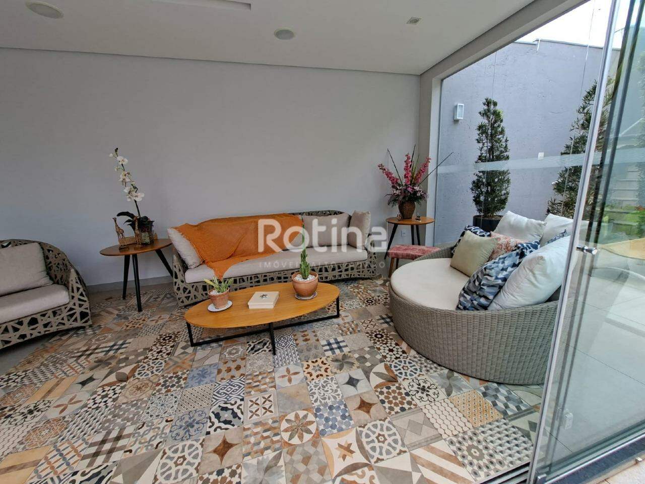 Casa à venda, 3 quartos em Uberlândia no bairro Saraiva no valor de R$ 1.800.000,00 - Rotina Imobiliária: 