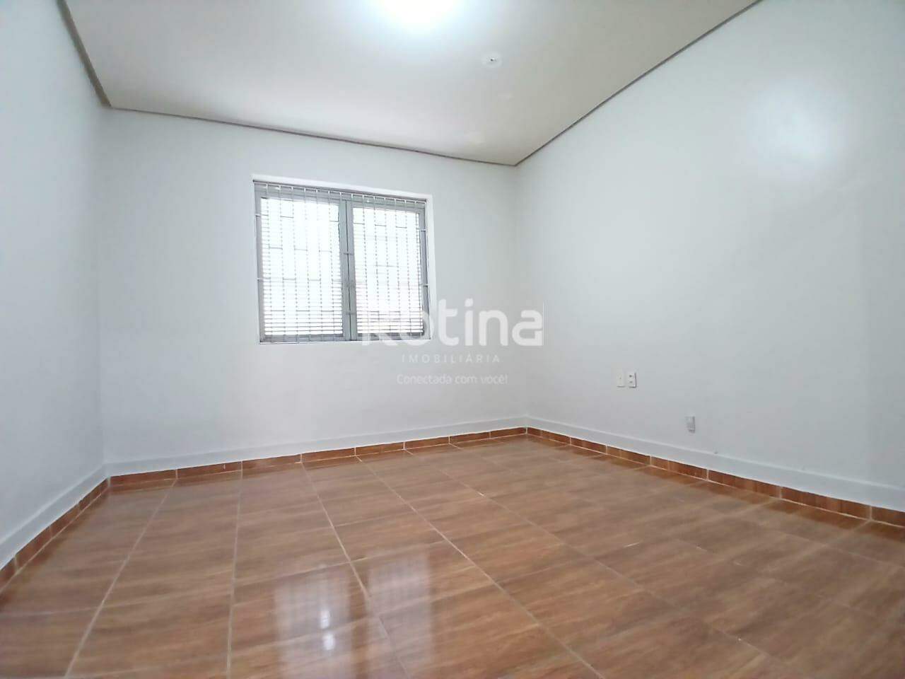 Casa Comercial para alugar, em Uberlândia no bairro Lídice no valor de R$ 2.500,00 - Rotina Imobiliária: 