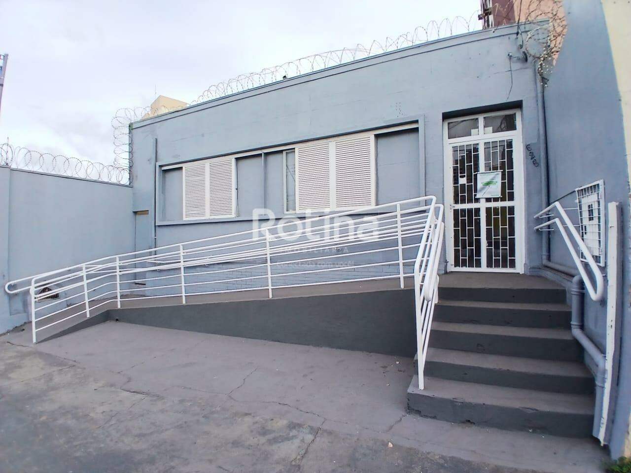 Casa Comercial para alugar, em Uberlândia no bairro Lídice no valor de R$ 2.500,00 - Rotina Imobiliária: 