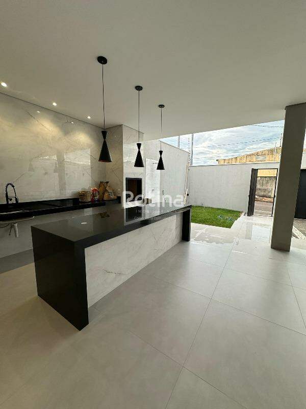 Casa à venda, 3 quartos em Uberlândia no bairro Jardim Brasília no valor de R$ 790.000,00 - Rotina Imobiliária: 