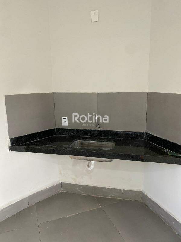 Sala para alugar, em Uberlândia no bairro Cazeca no valor de R$ 2.000,00 - Rotina Imobiliária: 