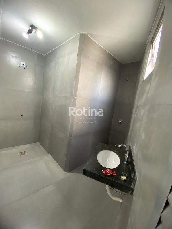 Sala para alugar, em Uberlândia no bairro Cazeca no valor de R$ 2.000,00 - Rotina Imobiliária: 