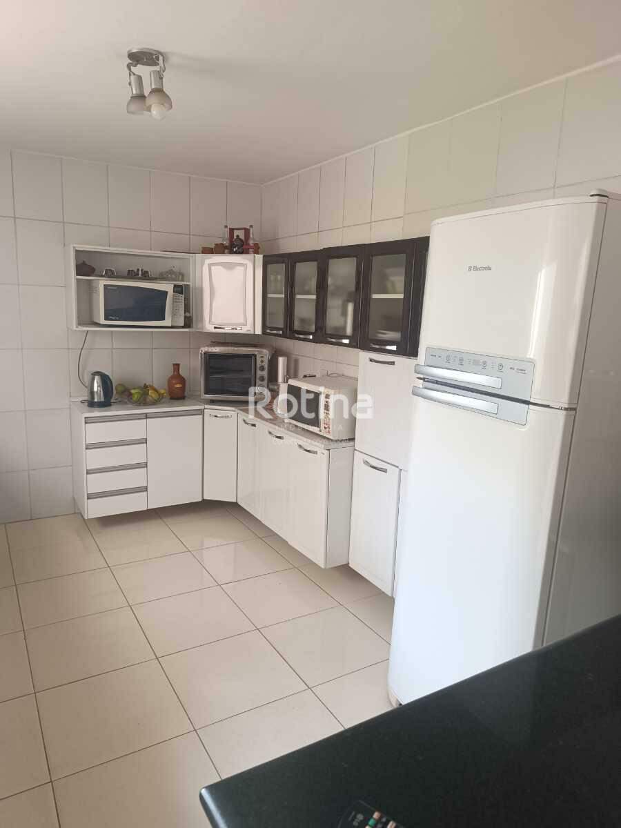 Casa à venda, 3 quartos em Uberlândia no bairro Presidente Roosevelt no valor de R$ 800.000,00 - Rotina Imobiliária: 