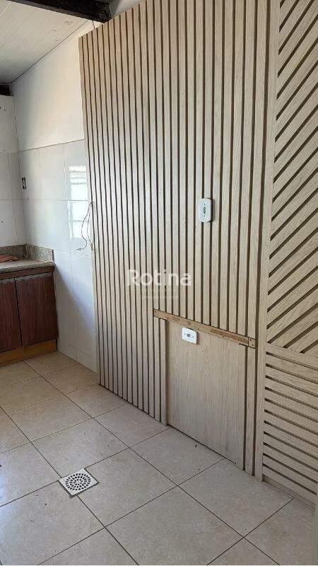 Galpão para alugar, em Uberlândia no bairro Tubalina no valor de R$ 4.000,00 - Rotina Imobiliária: 