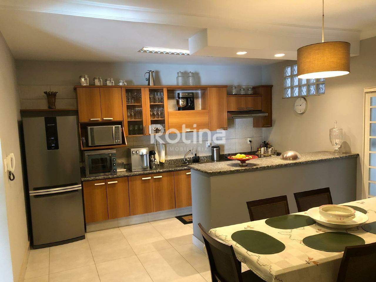 Casa à venda, 3 quartos em Uberlândia no bairro Jaraguá no valor de R$ 850.000,00 - Rotina Imobiliária: 