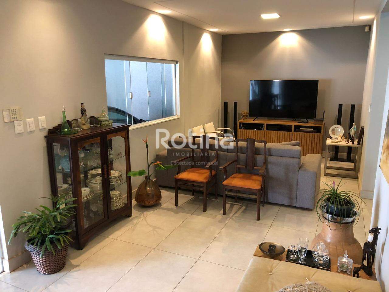 Casa à venda, 3 quartos em Uberlândia no bairro Jaraguá no valor de R$ 850.000,00 - Rotina Imobiliária: 