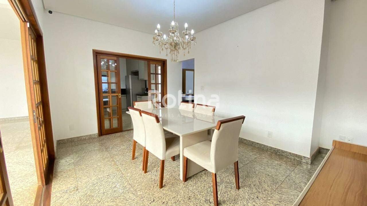Casa à venda, 3 quartos em Uberlândia no bairro Jardim Karaíba no valor de R$ 1.250.000,00 - Rotina Imobiliária: 