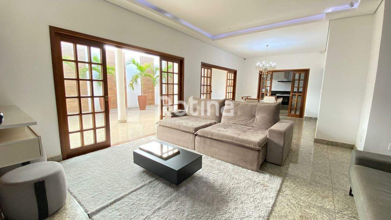 Casa à venda, 3 quartos em Uberlândia no bairro Jardim Karaíba no valor de R$ 1.250.000,00 - Rotina Imobiliária: 