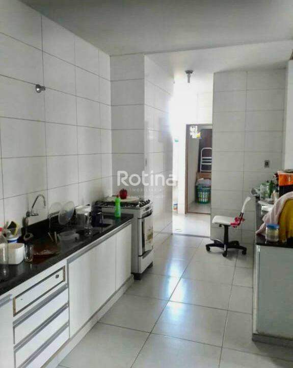 Apartamento à venda, 4 quartos em Uberlândia no bairro Osvaldo Rezende no valor de R$ 450.000,00 - Rotina Imobiliária: 