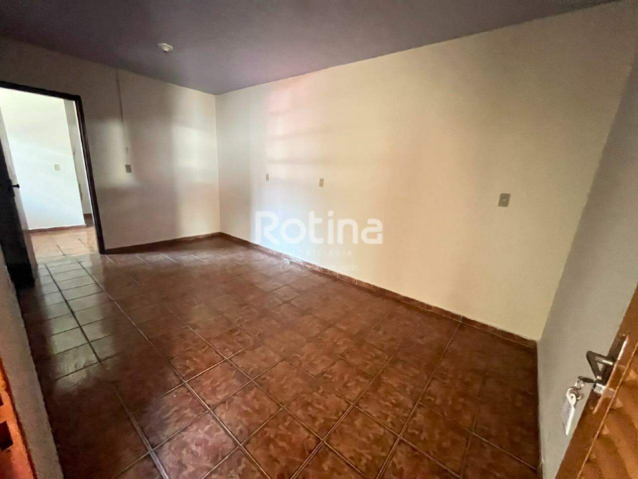 Casa para alugar, 2 quartos em Uberlândia no bairro Centro no valor de R$ 1.100,00 - Rotina Imobiliária: 