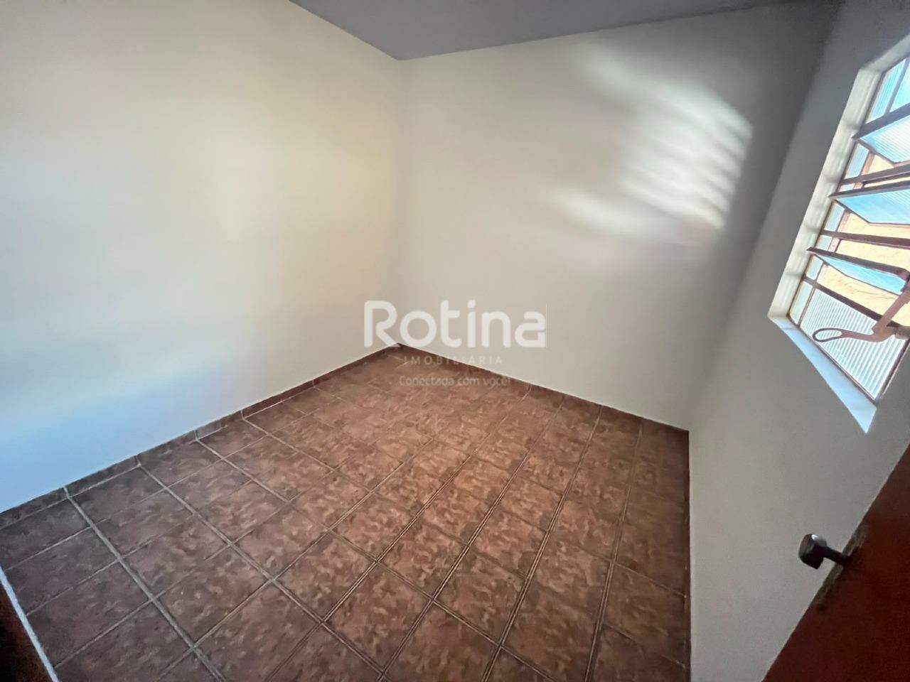 Casa para alugar, 2 quartos em Uberlândia no bairro Centro no valor de R$ 1.100,00 - Rotina Imobiliária: 